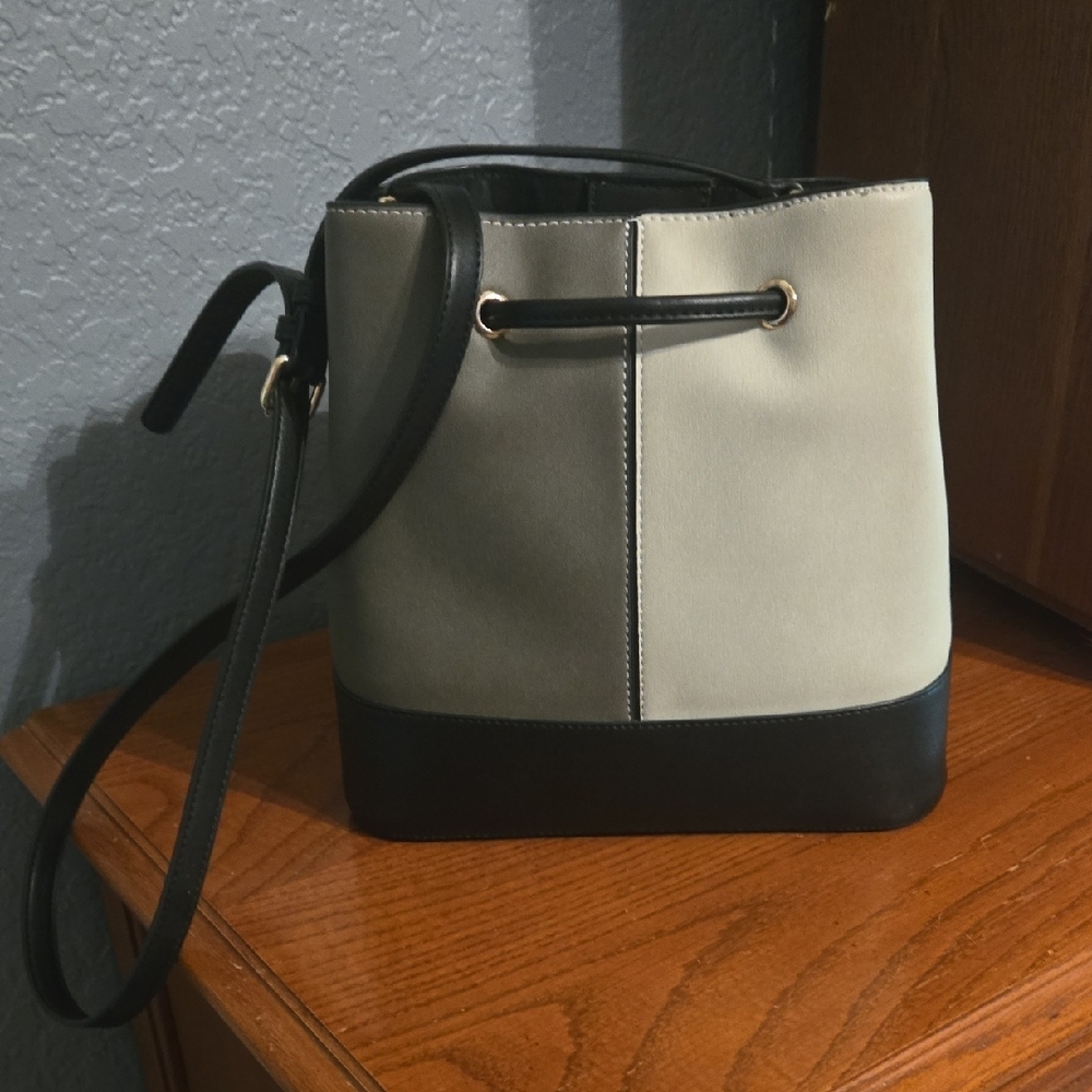 Calvin Klein Cream and Green/Gray Shoulder Bag - Picture 3 of 5